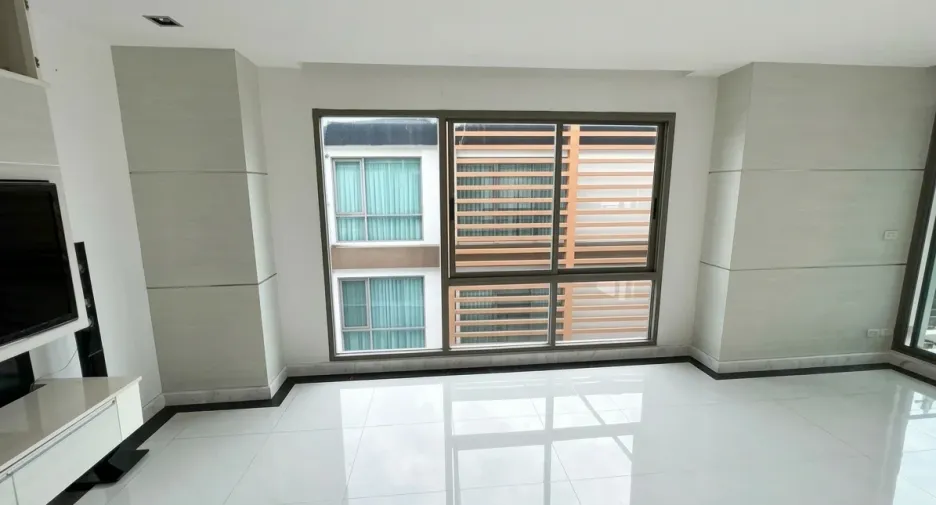 For sale 2 ベッドルーム condo in Bang Lamung, Chonburi