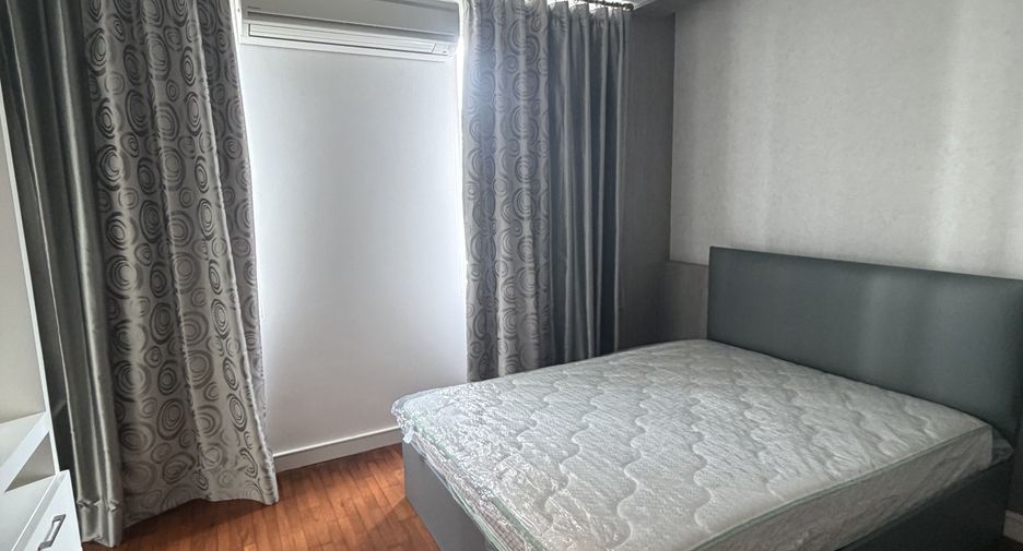 For rent 4 bedrooms house in Watthana, Bangkok