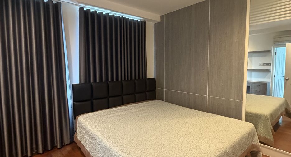 For rent 4 bedrooms house in Watthana, Bangkok