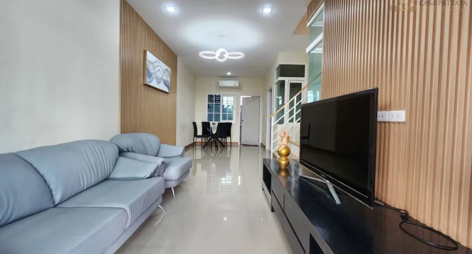 Casa adosada en alquiler de 3 habitaciones en Bang Lamung, Chonburi