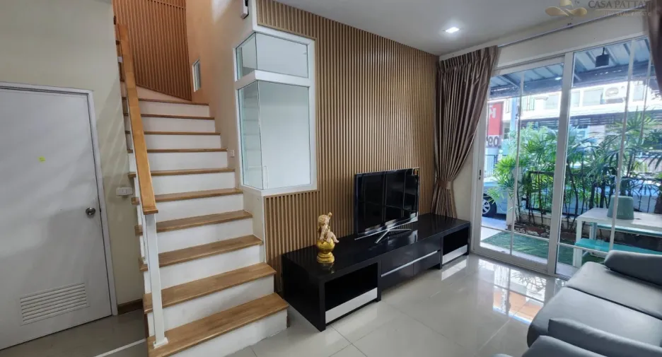 Casa adosada en alquiler de 3 habitaciones en Bang Lamung, Chonburi