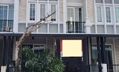Casa adosada en alquiler de 3 habitaciones en Bang Lamung, Chonburi