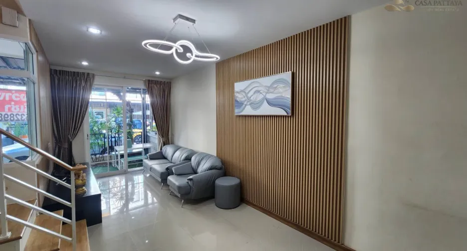 Casa adosada en alquiler de 3 habitaciones en Bang Lamung, Chonburi