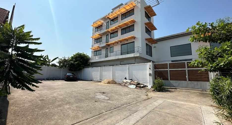For sale スタジオ house in Phra Khanong, Bangkok