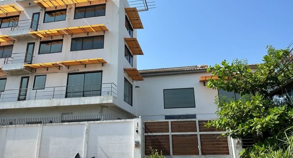 For sale スタジオ house in Phra Khanong, Bangkok