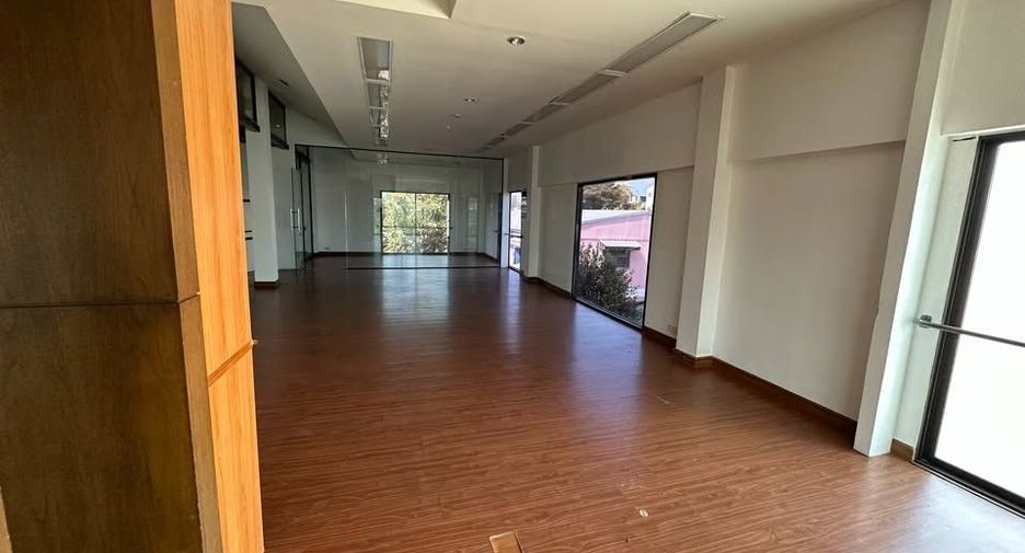 For sale スタジオ house in Phra Khanong, Bangkok