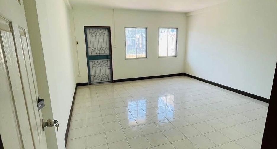 For rent 3 bedrooms retail Space in Thalang, Phuket