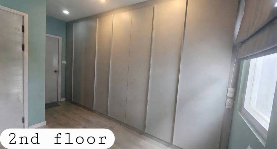 For sale 4 bedrooms townhouse in Prawet, Bangkok