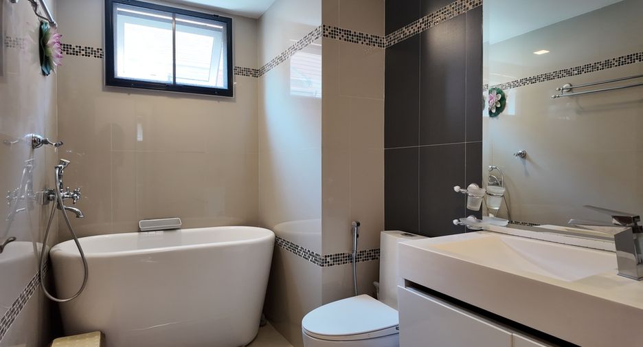 À vendre 2 chambres condo à Bang Lamung, Chonburi