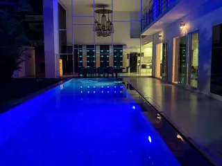 Villa zur Miete und zum Kauf mit 5 Zimmer in Bang Lamung, Chonburi