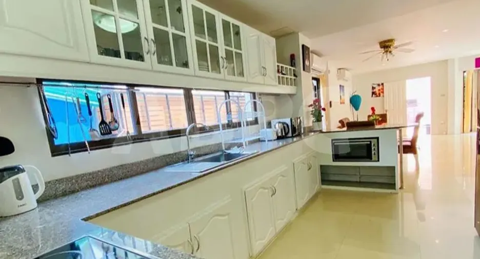 Haus zur Miete mit 6 Zimmer in Bang Lamung, Chonburi