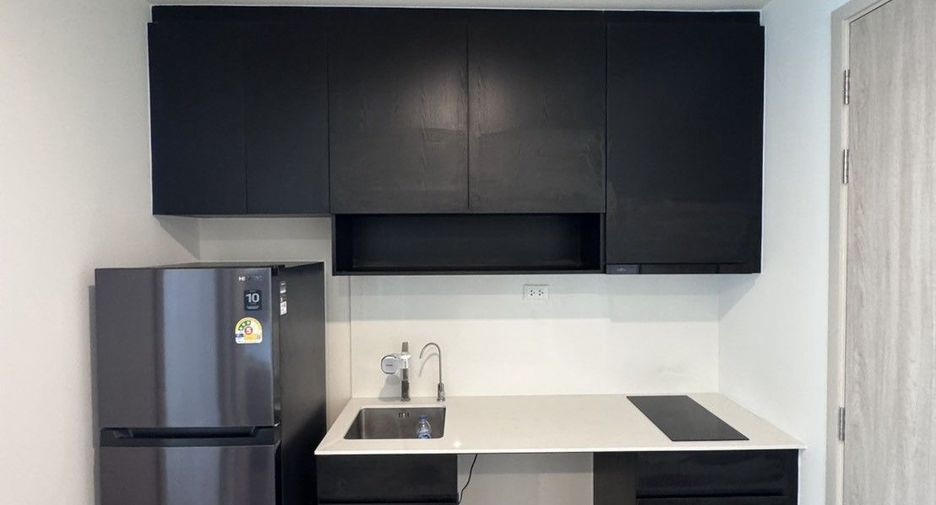 For sale 2 bedrooms condo in Huai Khwang, Bangkok