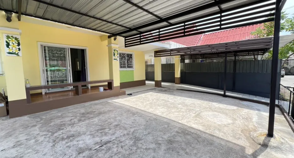 À louer 2 chambres maison à Ban Chang, Rayong
