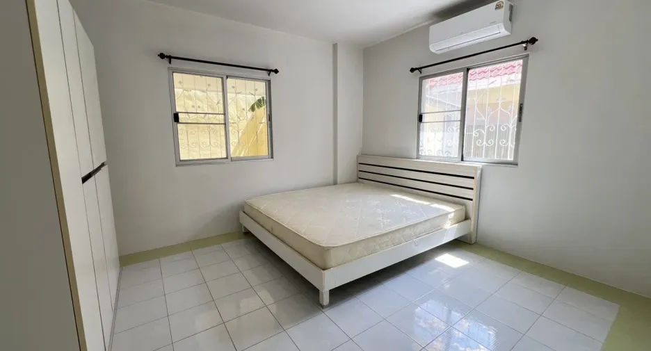 À louer 2 chambres maison à Ban Chang, Rayong