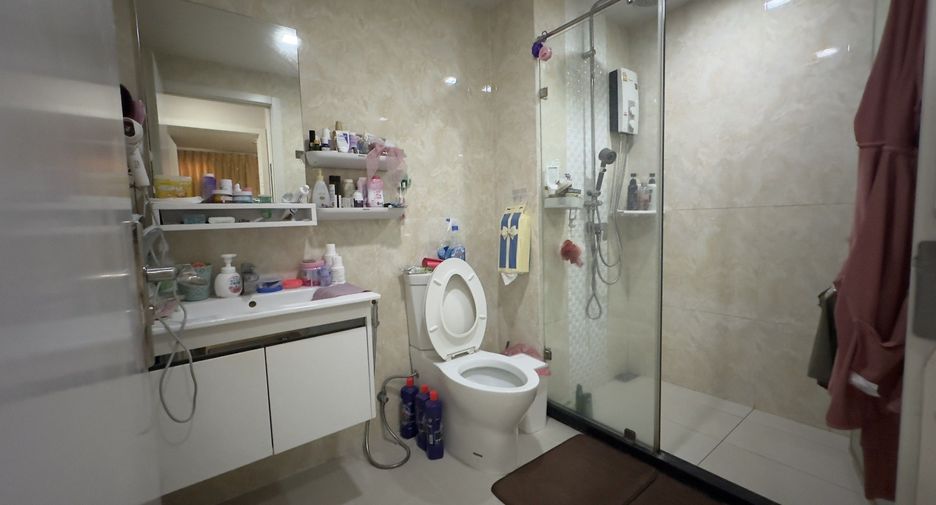 For sale 1 bed condo in Phra Khanong, Bangkok
