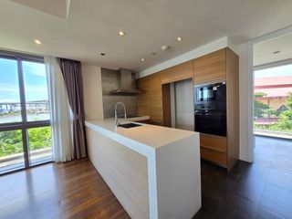 For rent 3 ベッドルーム condo in Yan Nawa, Bangkok