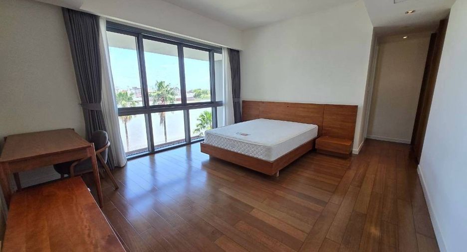 For rent 3 bedrooms condo in Yan Nawa, Bangkok