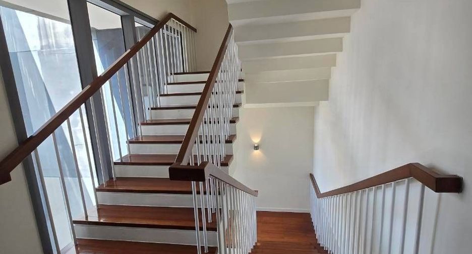 For rent 3 bedrooms condo in Yan Nawa, Bangkok
