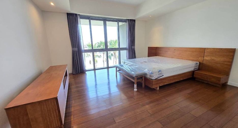 For rent 3 bedrooms condo in Yan Nawa, Bangkok