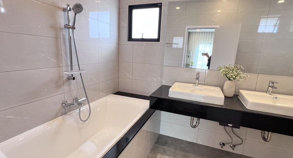 For rent 5 bedrooms house in San Pa Tong, Chiang Mai