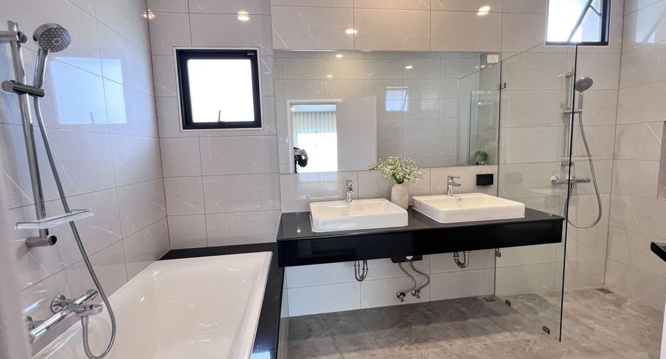 For rent 5 bedrooms house in San Pa Tong, Chiang Mai