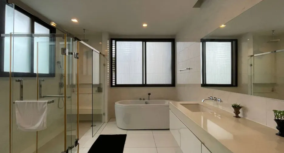For sale 3 bedrooms house in Wang Thonglang, Bangkok