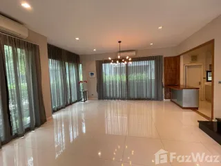 For sale 3 bedrooms house in Wang Thonglang, Bangkok