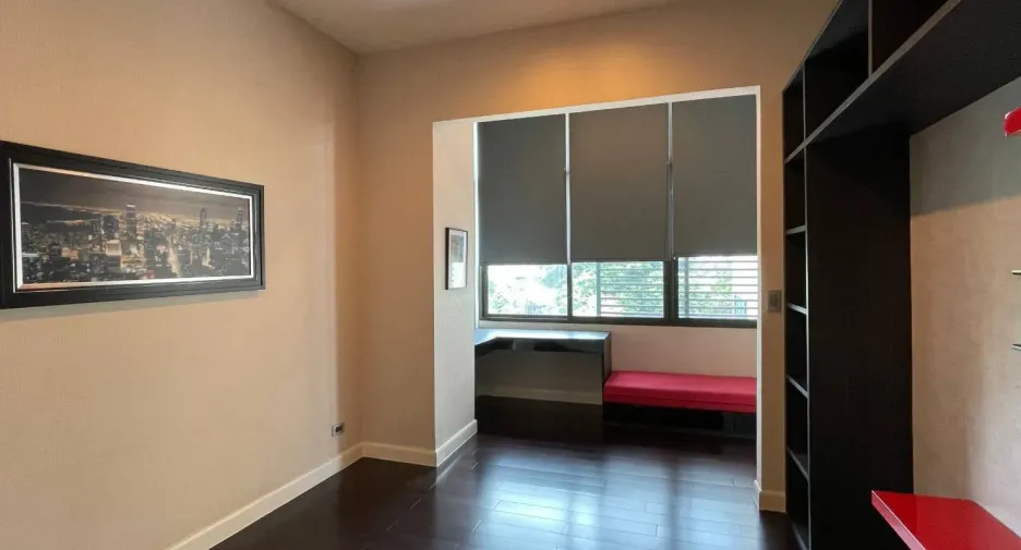 For sale 3 bedrooms house in Wang Thonglang, Bangkok