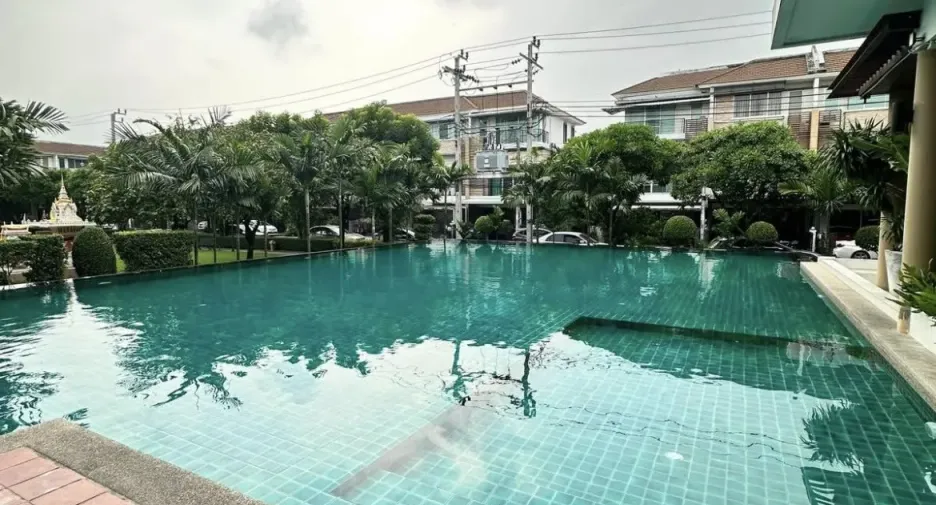 For sale and for rent 3 bedrooms townhouse in Bueng Kum, Bangkok