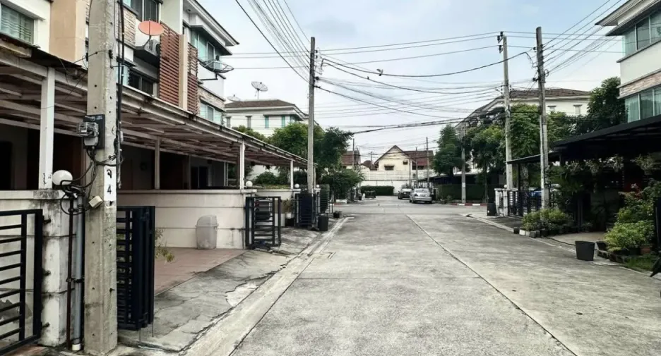 For sale and for rent 3 bedrooms townhouse in Bueng Kum, Bangkok