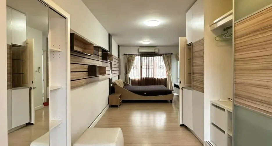 For sale and for rent 3 bedrooms townhouse in Bueng Kum, Bangkok