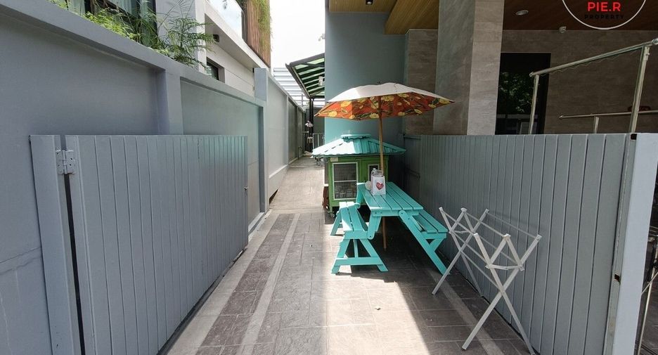 For sale 4 ベッドルーム house in Bang Kapi, Bangkok