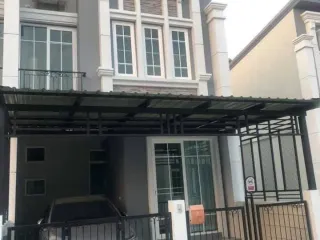 For rent 4 bedrooms townhouse in Mueang Chiang Mai, Chiang Mai