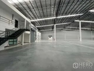 À louer entrepôt à Bang Sao Thong, Samut Prakan