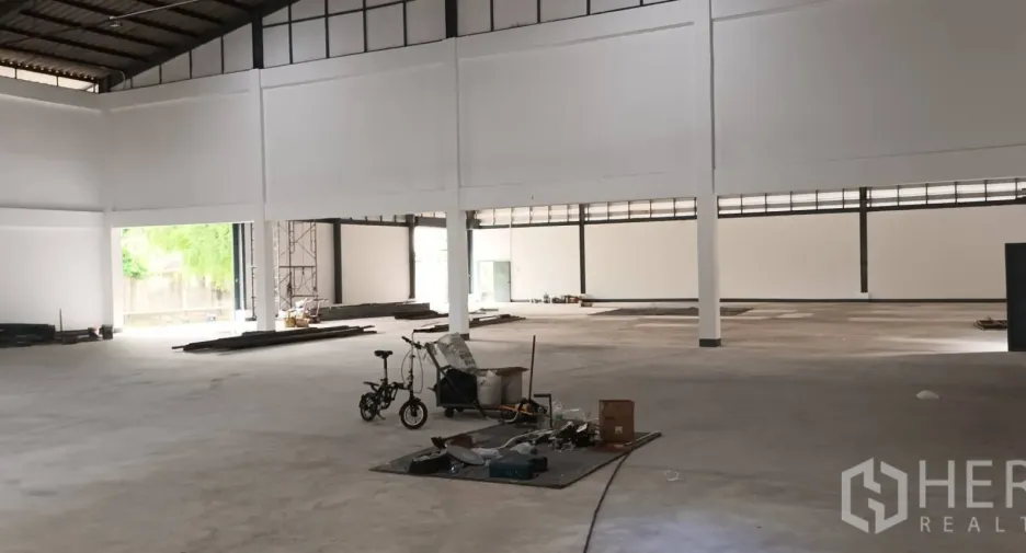 For rent warehouse in Phra Pradaeng, Samut Prakan