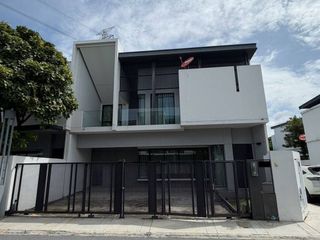 Casa adosada en venta de 3 habitaciones en Bang Phli, Samut Prakan