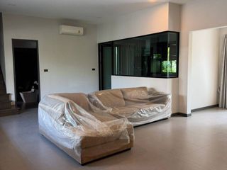 Casa adosada en venta de 3 habitaciones en Bang Phli, Samut Prakan