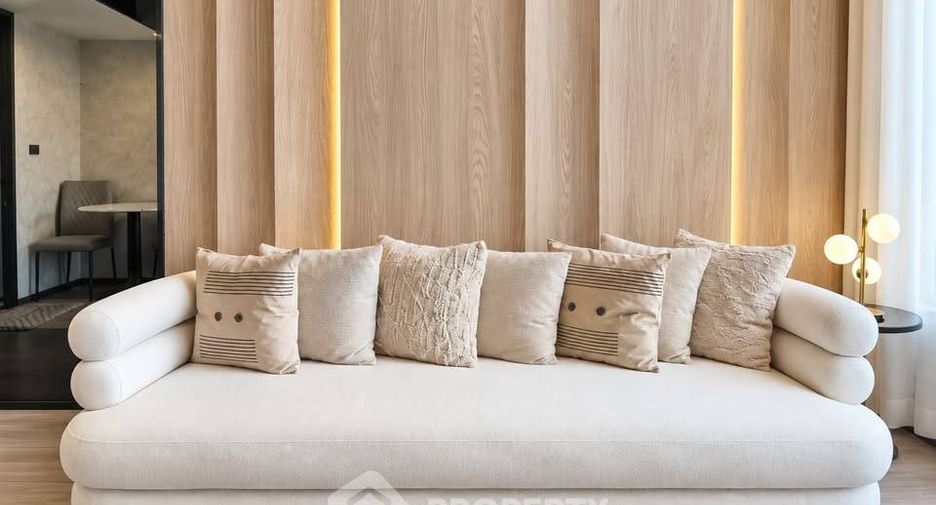 For rent 2 bedrooms condo in Huai Khwang, Bangkok