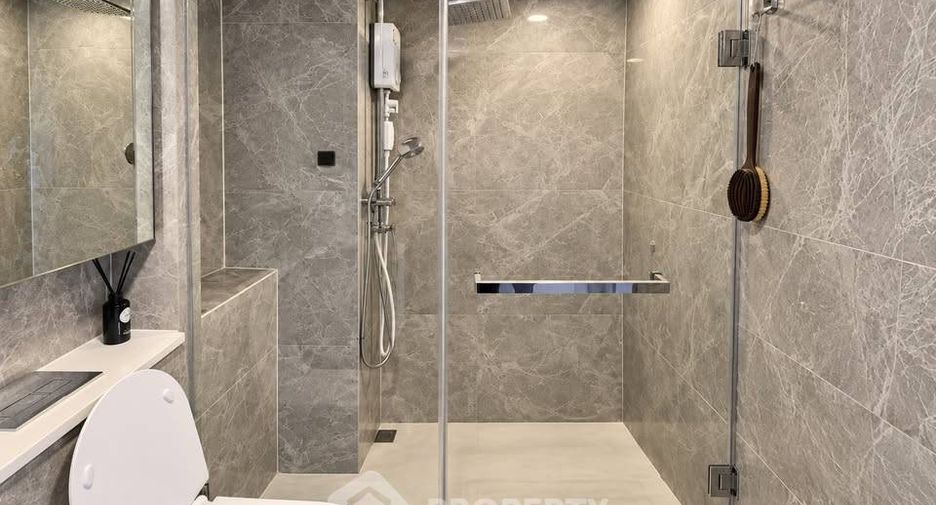 For rent 2 bedrooms condo in Huai Khwang, Bangkok