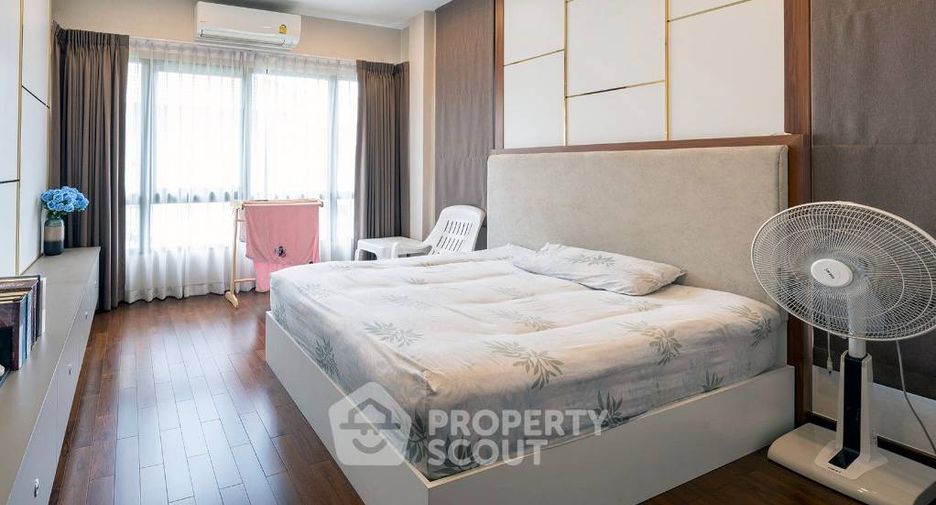 Haus zum Kauf mit 4 Zimmer in Taling Chan, Bangkok