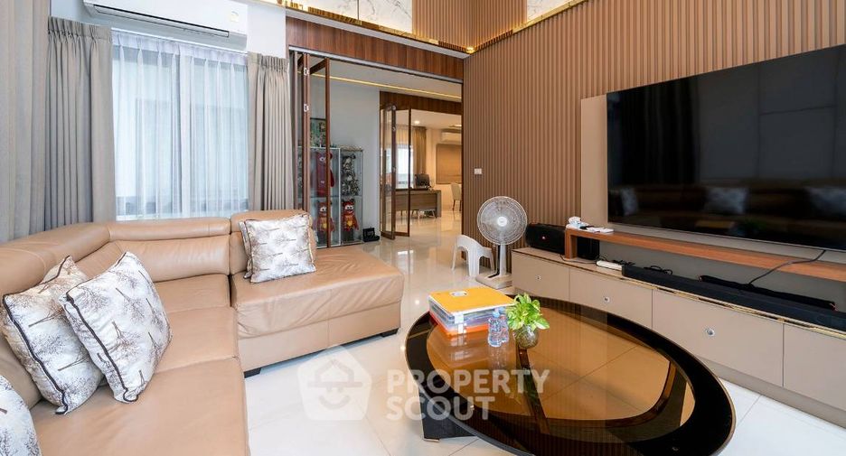 Haus zum Kauf mit 4 Zimmer in Taling Chan, Bangkok