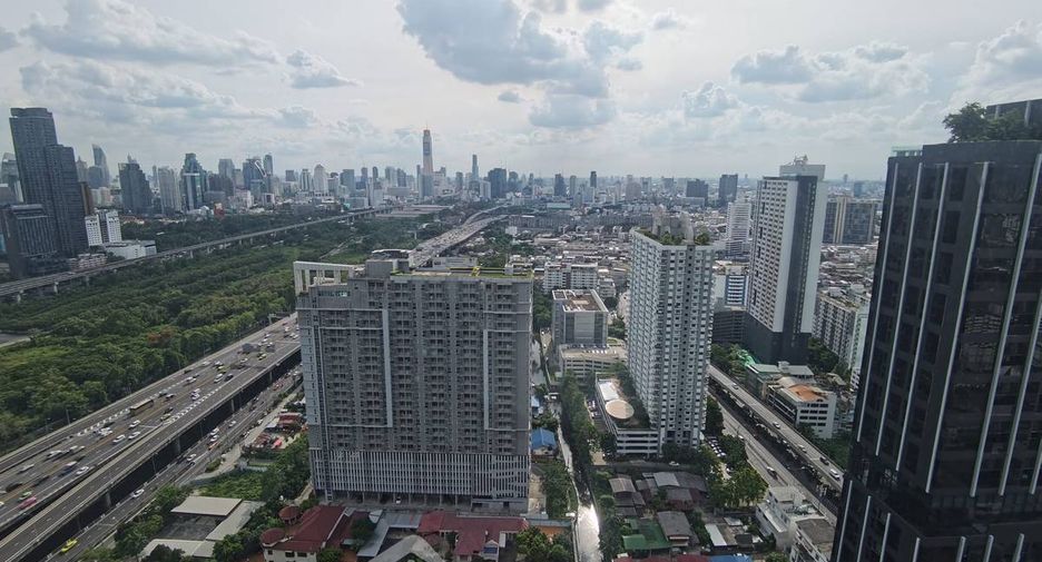 Wohnung zur Miete mit 2 Zimmer in Huai Khwang, Bangkok