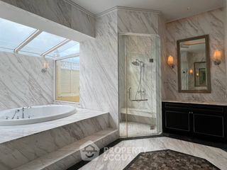 Haus zum Kauf mit 4 Zimmer in Lat Phrao, Bangkok