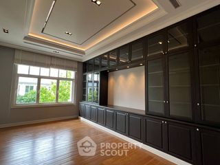 Haus zum Kauf mit 4 Zimmer in Lat Phrao, Bangkok