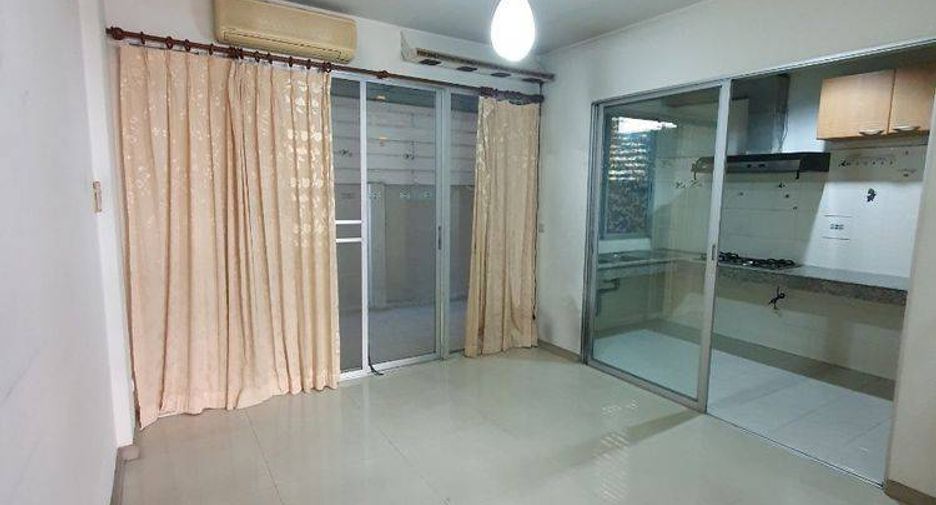 Casa adosada en venta de 3 habitaciones en Bueng Kum, Bangkok