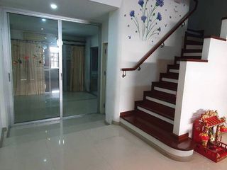Casa adosada en venta de 3 habitaciones en Bueng Kum, Bangkok