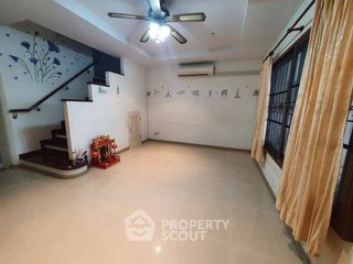 Casa adosada en venta de 3 habitaciones en Bueng Kum, Bangkok