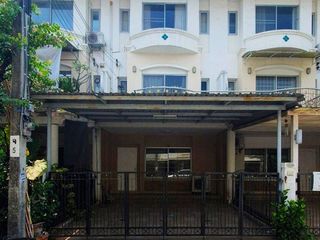 Casa adosada en venta de 3 habitaciones en Bueng Kum, Bangkok