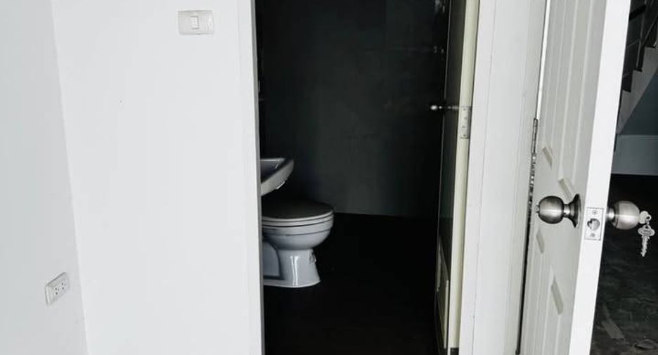 For sale 4 bedrooms house in Mueang Chon Buri, Chonburi