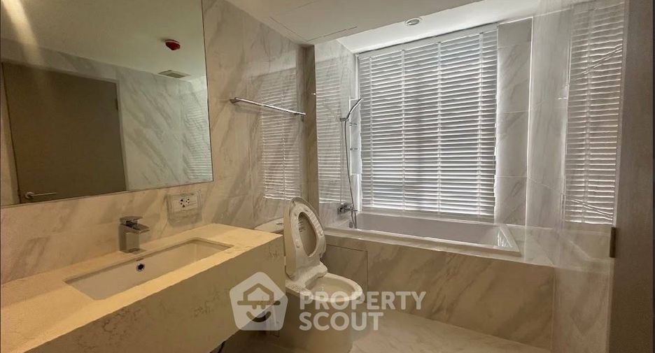For sale 3 bedrooms condo in Khlong Toei, Bangkok